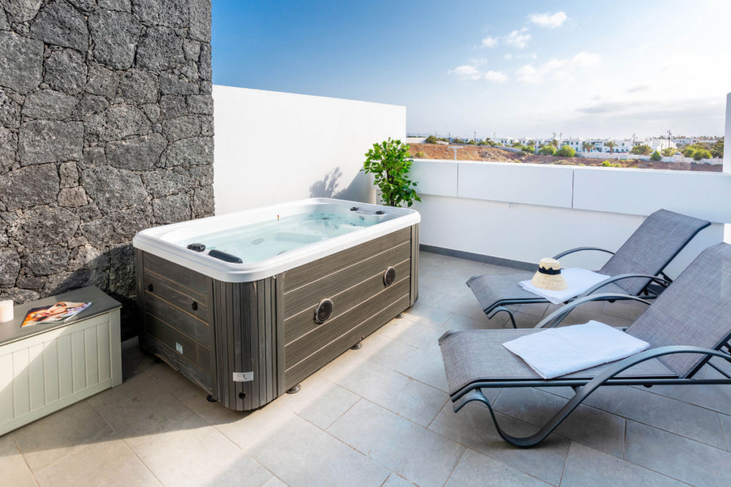 Terraza con jacuzzi y hamacas, sección propietarios