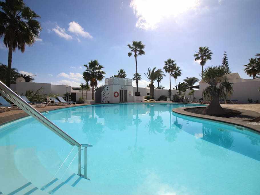 Vista de la piscina casa de mas